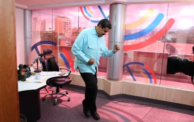 nicolas-maduro-baila-salsa-radio-miraflores-cnn